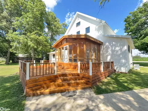 Exterior - 1440 Olive Ave, Hampton, IA 50441 photo 9 of 10
