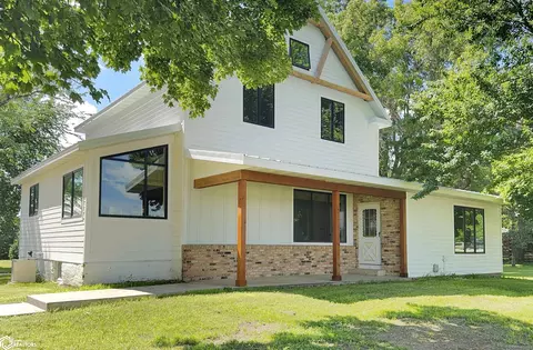 1440 Olive Ave, Hampton, IA 50441