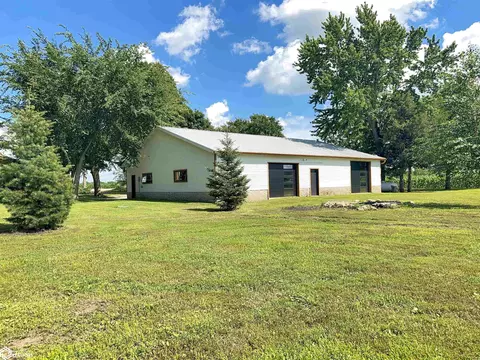 Exterior - 1440 Olive Ave, Hampton, IA 50441 photo 8 of 10