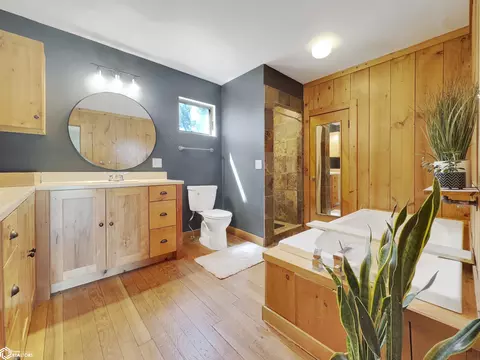 Bath - 1440 Olive Ave, Hampton, IA 50441 photo 4 of 6