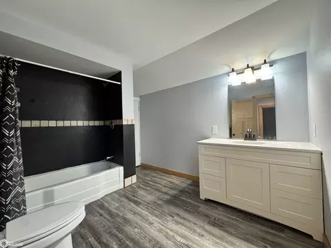 Bath - 1440 Olive Ave, Hampton, IA 50441 photo 6 of 6