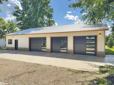 Exterior - 1440 Olive Ave, Hampton, IA 50441 photo 5 of 10