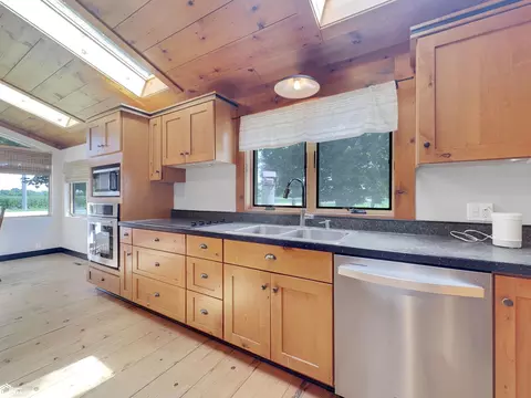 Kitchen - 1440 Olive Ave, Hampton, IA 50441 photo 3 of 5