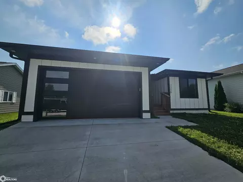 1550 Edgewood Dr, Carroll, IA 51401