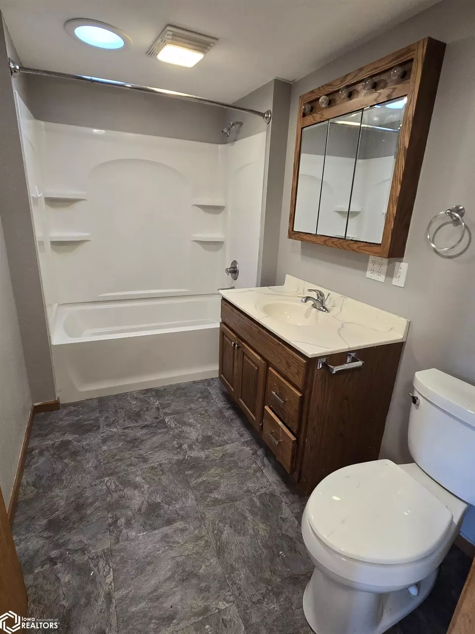 Bath - 1110 Elm St, Webster City, IA 50595 photo 2 of 2