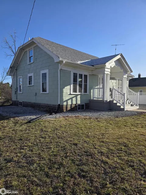 716 1st Ave NE, Hampton, IA 50441
