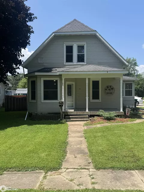 521 S 2nd St, Wapello, IA 52653