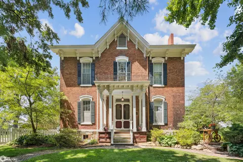 401 Cedar St, Burlington, IA 52601