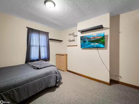 Bedroom - 220 5th Ave NE, Hampton, IA 50441 photo 4 of 7