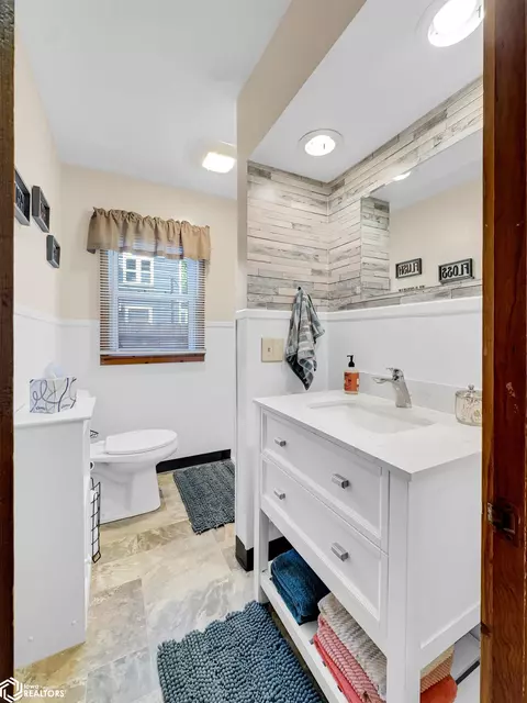Bath - 220 5th Ave NE, Hampton, IA 50441 photo 1 of 2
