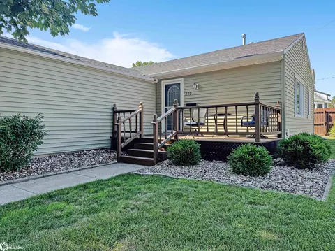 Exterior - 220 5th Ave NE, Hampton, IA 50441 photo 1 of 1