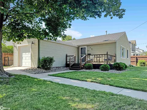 220 5th Ave NE, Hampton, IA 50441
