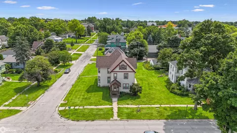 1132 Main St, Grinnell, IA 50112
