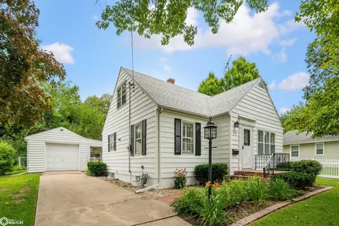 2720 Sunnyside Ave, Burlington, IA 52601