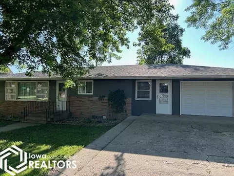 202 S Cedar Ave, Graettinger, IA 51342
