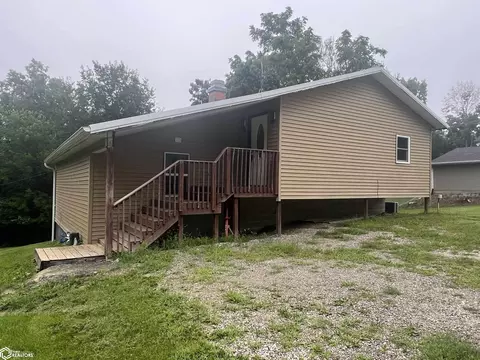 1261 Holiday Ln, Brooklyn, IA 52211