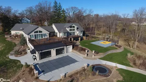 11008 Oak Ridge Rd, Burlington, IA 52601