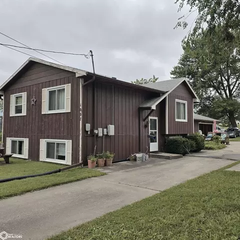 1007 Mabel St, Oskaloosa, IA 52577