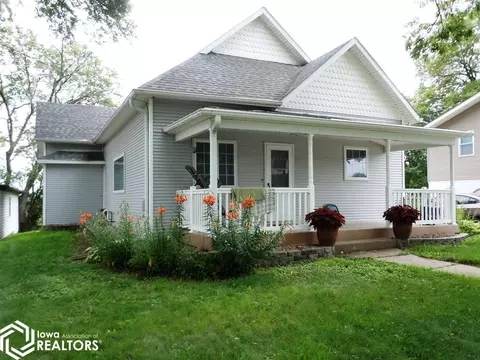 114 E 10th St, Logan, IA 51546
