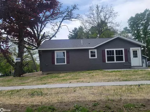 207 E Jefferson St, Mount Ayr, IA 50854