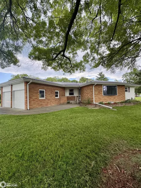 13186 Cedar Hills Dr, Burlington, IA 52601
