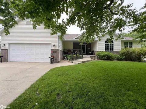 1121 Woodland Dr, Newton, IA 50208