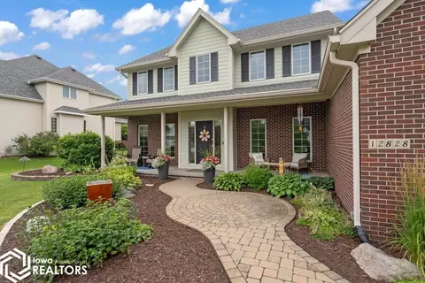 12828 Timberline Dr, Urbandale, IA 50323