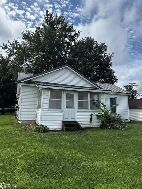 511 Middle St, Brooklyn, IA 52211