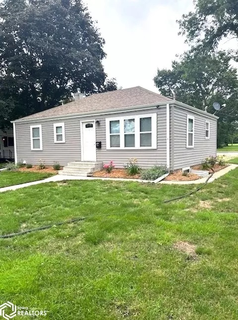 1406 Broadway St, Emmetsburg, IA 50536