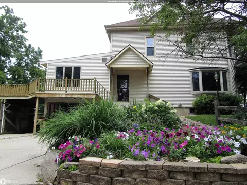 1707 Crescent Dr, Iowa Falls, IA 50126