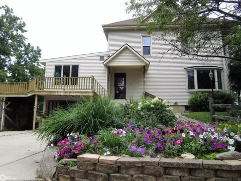 1707 Crescent Dr, Iowa Falls, IA 50126