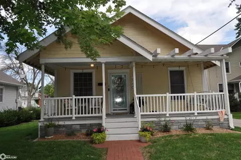 226 W 13th St, Carroll, IA 51401