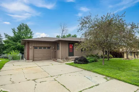 217 Westwood Dr, Marshalltown, IA 50158