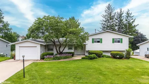 814 Arlington Dr, Marshalltown, IA 50158