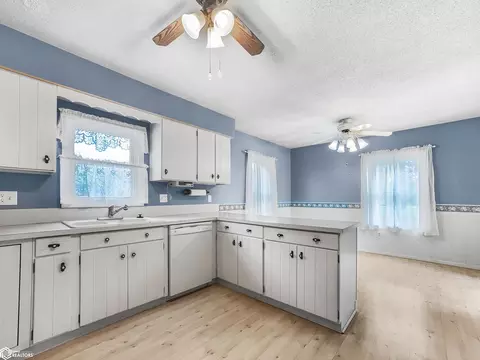409 12th Ave NW, Hampton, IA 50441 photo 3
