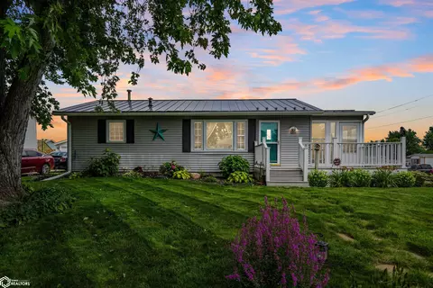 1201 Rolling Meadows Rd, Marshalltown, IA 50158