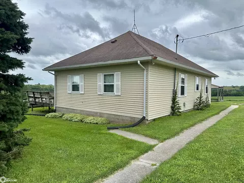 32788 570th St, Chariton, IA 50049
