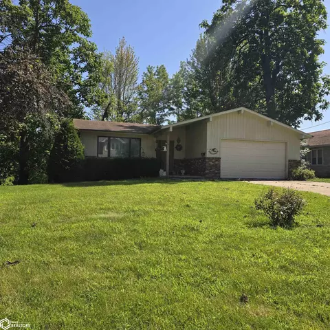 208 Rosenberger Ave, Oskaloosa, IA 52577