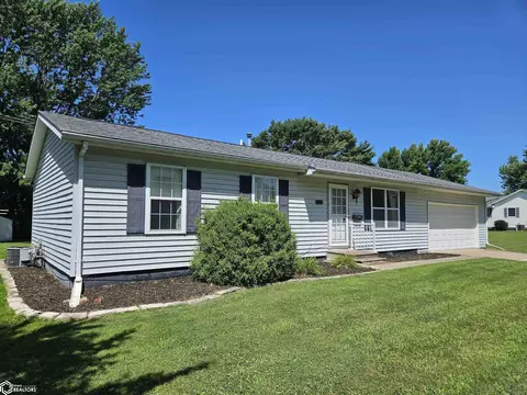 117 Lofgren Dr, Mediapolis, IA 52637