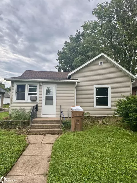 512 1st Ave, Audubon, IA 50025