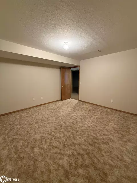 321 Ely Cir, Carroll, IA 51401 photo 13