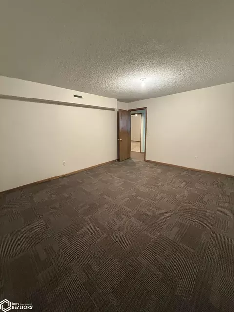 321 Ely Cir, Carroll, IA 51401 photo 15