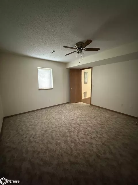 321 Ely Cir, Carroll, IA 51401 photo 14