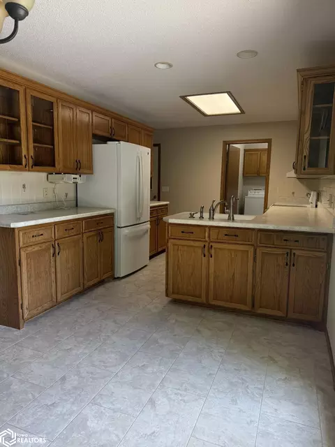 321 Ely Cir, Carroll, IA 51401 photo 2