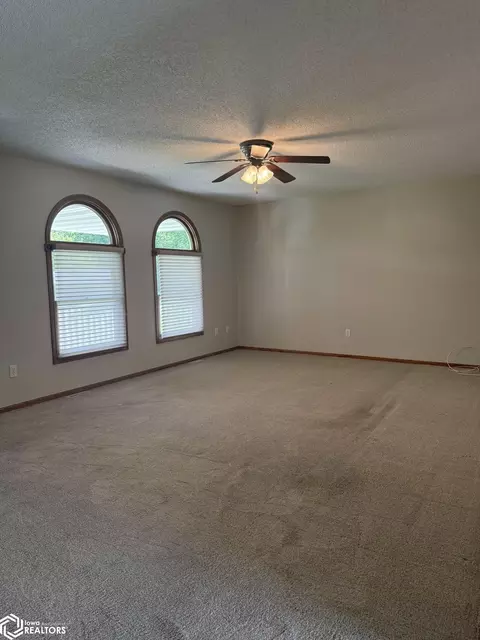 321 Ely Cir, Carroll, IA 51401 photo 7