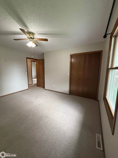 321 Ely Cir, Carroll, IA 51401 photo 10