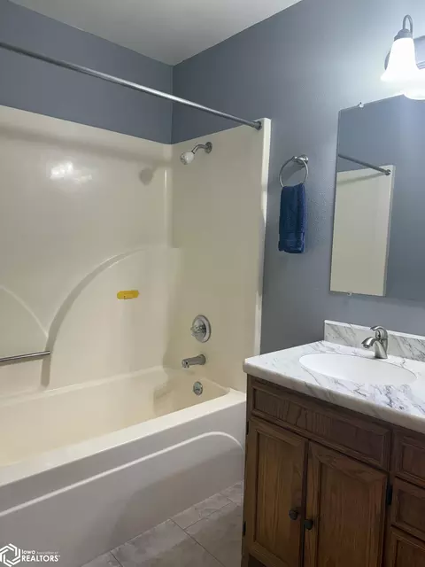 321 Ely Cir, Carroll, IA 51401 photo 5