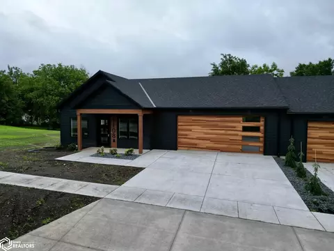 1108 N Main St, Carroll, IA 51401