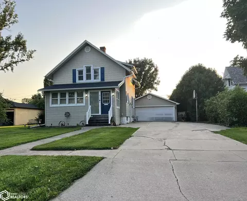 915 Elm St, Grinnell, IA 50112