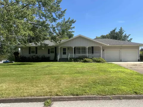 1014 Hillcrest Dr, Fairfield, IA 52556